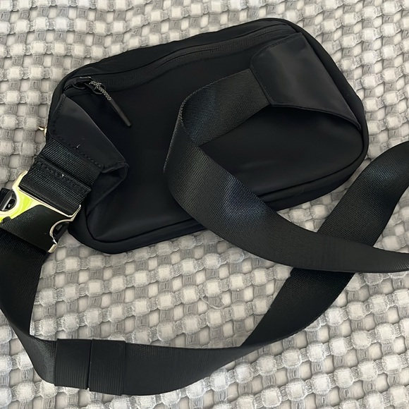 Lululemon black belt bag - Picture 3 of 5